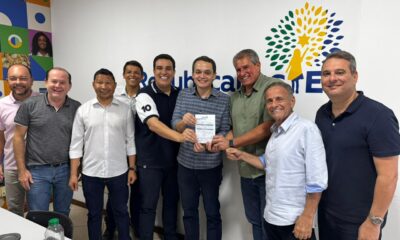 Ato de filiação de Alexandre Ramalho (terceiro da direita para a esquerda) ao Republicanos. Foto: divulgação