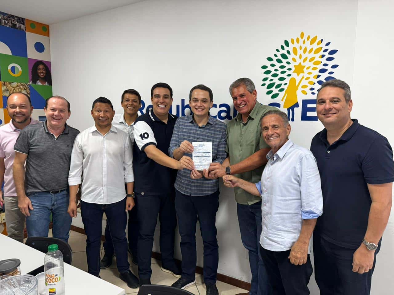 Ato de filiação de Alexandre Ramalho (terceiro da direita para a esquerda) ao Republicanos. Foto: divulgação