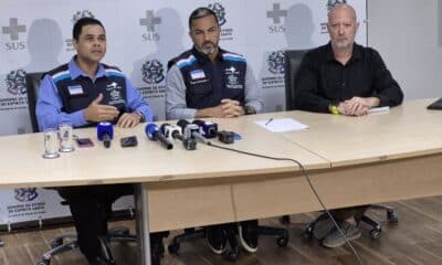 Tyago Hoffmann, Orlei Cardoso e Rodrigo Rodrigues durante coletiva que apresentou o resultado da investigação sobre o surto no Hospital Santa Rita